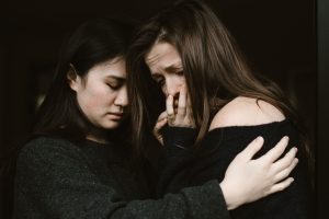 Que dire à quelqu&rsquo;un qui a perdu un proche sans le blesser ?
